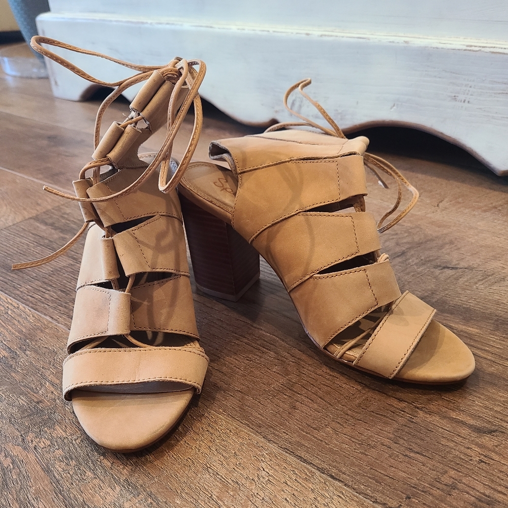Splendid Suede Tie Up Heels Size 7.5